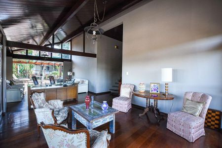 Casa à venda com 7 quartos, 250m² em Itaipu, Niterói