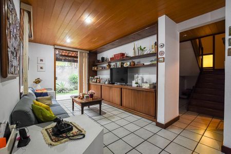 Casa à venda com 4 quartos, 330m² em Itaipu, Niterói