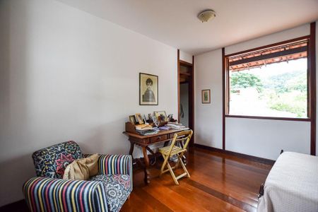 Casa à venda com 4 quartos, 330m² em Itaipu, Niterói