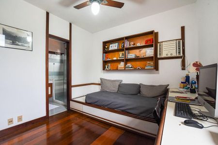 Casa à venda com 4 quartos, 330m² em Itaipu, Niterói