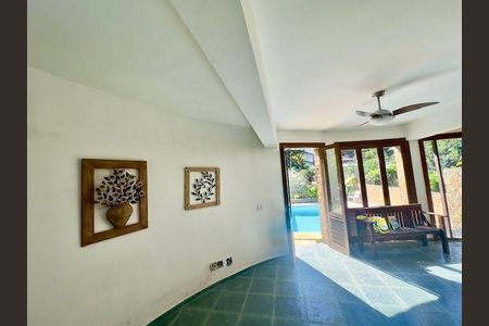 Casa à venda com 4 quartos, 600m² em Itaipu, Niterói