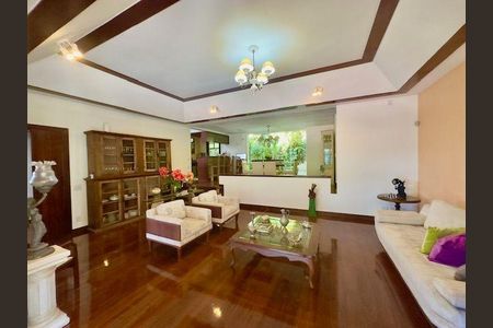 Casa à venda com 4 quartos, 600m² em Itaipu, Niterói