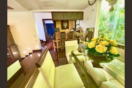 Casa à venda com 4 quartos, 600m² em Itaipu, Niterói