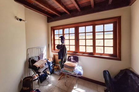 Casa de condomínio à venda com 450m², 3 quartos e 4 vagas Casa de condomínio à venda com 450m², 3 quartos e 4 vagasEscritório