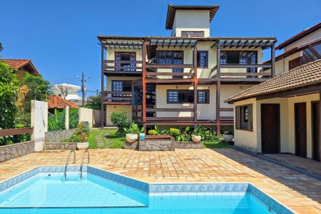 Casa de condomínio à venda com 450m², 3 quartos e 4 vagas Casa de condomínio à venda com 450m², 3 quartos e 4 vagasQuintal