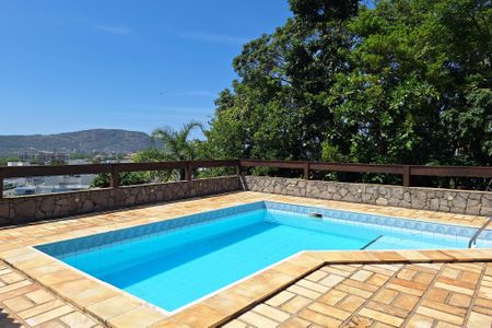 Casa de condomínio à venda com 450m², 3 quartos e 4 vagas Casa de condomínio à venda com 450m², 3 quartos e 4 vagasQuintal