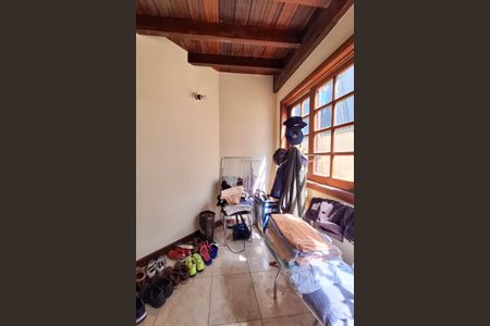 Casa de condomínio à venda com 450m², 3 quartos e 4 vagas Casa de condomínio à venda com 450m², 3 quartos e 4 vagasEscritório