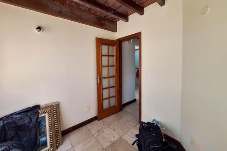 Casa de condomínio à venda com 450m², 3 quartos e 4 vagas Casa de condomínio à venda com 450m², 3 quartos e 4 vagasEscritório