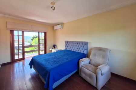 Casa de condomínio à venda com 450m², 3 quartos e 4 vagas Casa de condomínio à venda com 450m², 3 quartos e 4 vagasSuíte 1