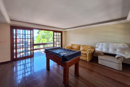 Casa de condomínio à venda com 450m², 3 quartos e 4 vagas Casa de condomínio à venda com 450m², 3 quartos e 4 vagasSala 2