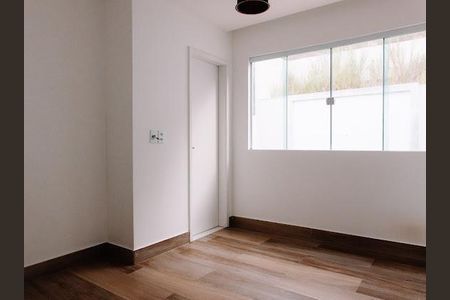 Casa à venda com 5 quartos, 373m² em Rio do Ouro, Niterói