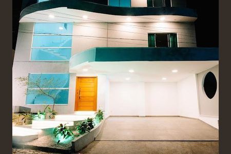 Casa à venda com 5 quartos, 373m² em Rio do Ouro, Niterói