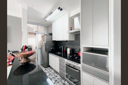 Apartamento à venda com 83m², 3 quartos e 2 vagas Apartamento à venda com 83m², 3 quartos e 2 vagasCozinha e Área de Serviço