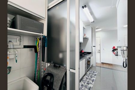 Apartamento à venda com 83m², 3 quartos e 2 vagas Apartamento à venda com 83m², 3 quartos e 2 vagasCozinha e Área de Serviço