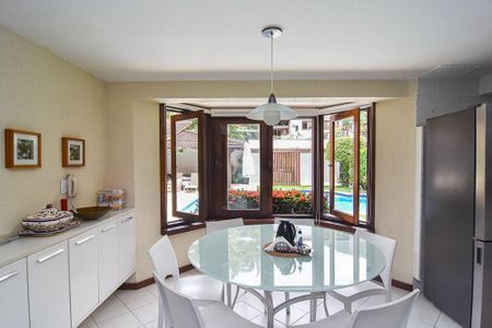 Casa à venda com 4 quartos, 425m² em Itaipu, Niterói