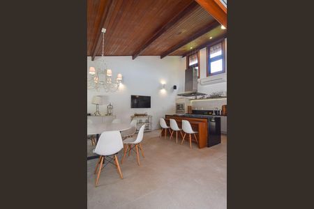 Casa à venda com 4 quartos, 425m² em Itaipu, Niterói