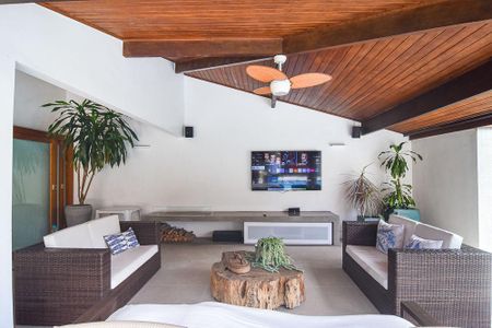 Casa à venda com 4 quartos, 425m² em Itaipu, Niterói