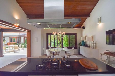 Casa à venda com 4 quartos, 425m² em Itaipu, Niterói