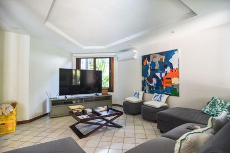 Casa à venda com 4 quartos, 425m² em Itaipu, Niterói