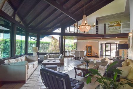 Casa à venda com 4 quartos, 425m² em Itaipu, Niterói