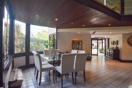 Casa à venda com 4 quartos, 425m² em Itaipu, Niterói