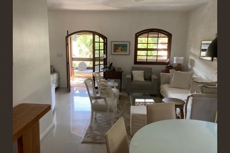 Casa à venda com 4 quartos, 369m² em Matapaca, Niterói