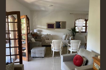 Casa à venda com 4 quartos, 369m² em Matapaca, Niterói