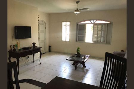 Casa à venda com 3 quartos, 216m² em Piratininga, Niterói