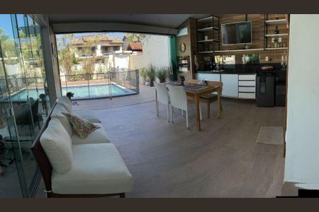 Casa à venda com 4 quartos, 214m² em Serra Grande, Niterói