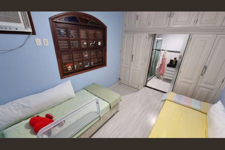 Casa à venda com 4 quartos, 253m² em Jardim Imbuí, Niterói