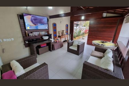 Casa à venda com 4 quartos, 253m² em Jardim Imbuí, Niterói