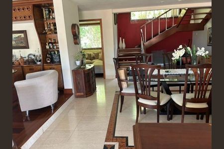 Casa à venda com 5 quartos, 550m² em Piratininga, Niterói