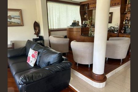 Casa à venda com 5 quartos, 550m² em Piratininga, Niterói