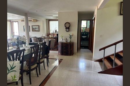 Casa à venda com 5 quartos, 550m² em Piratininga, Niterói