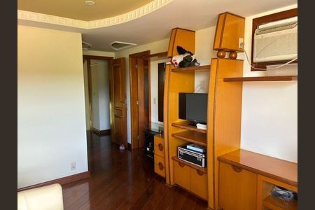 Casa à venda com 5 quartos, 550m² em Piratininga, Niterói