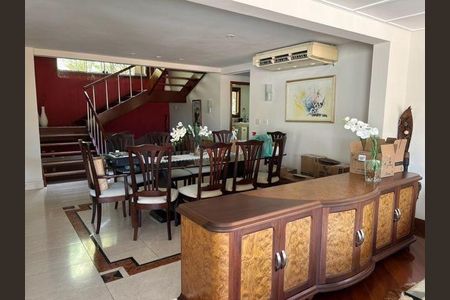 Casa à venda com 5 quartos, 550m² em Piratininga, Niterói