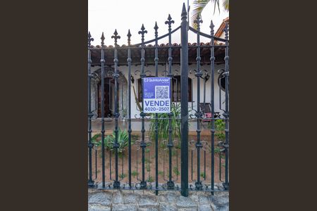 Casa à venda com 480m², 6 quartos e 5 vagasplaca instalada em 27/11/2025 com o código DUXZ-473