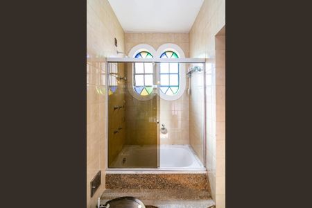 Casa à venda com 480m², 6 quartos e 5 vagasBanheiro da Suíte 1