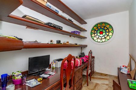 Casa à venda com 480m², 6 quartos e 5 vagasEscritório