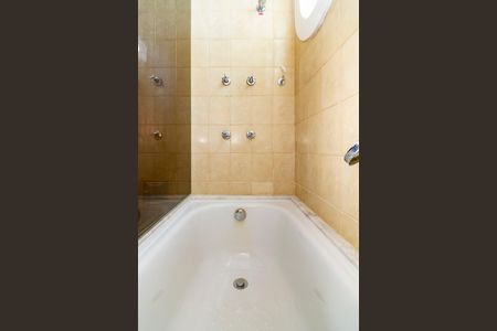 Casa à venda com 480m², 6 quartos e 5 vagasBanheiro da Suíte 1