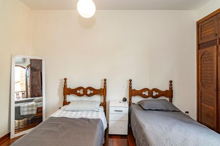 Casa à venda com 480m², 6 quartos e 5 vagasQuarto 4