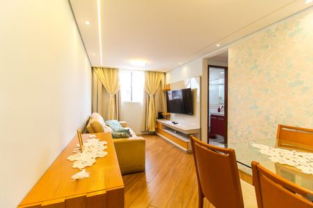 Sala de apartamento à venda com 2 quartos, 62m² em Vila Carmosina, São Paulo