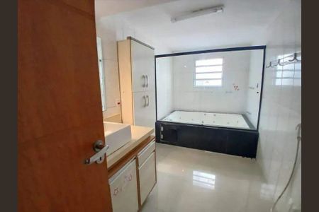 Casa à venda com 4 quartos, 220m² em Vila Congonhas, São Paulo