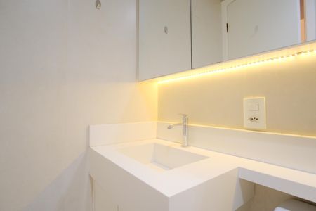 Apartamento à venda com 74m², 2 quartos e 2 vagasBanheiro da Suíte