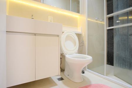 Apartamento à venda com 74m², 2 quartos e 2 vagasBanheiro da Suíte