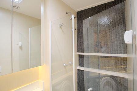 Apartamento à venda com 74m², 2 quartos e 2 vagasBanheiro da Suíte