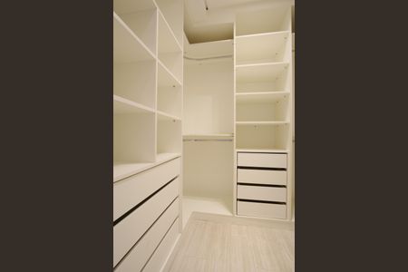 Apartamento à venda com 74m², 2 quartos e 2 vagasCloset