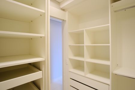 Apartamento à venda com 74m², 2 quartos e 2 vagasCloset