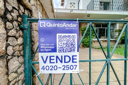 Casa à venda com 175m², 3 quartos e 2 vagas Casa à venda com 175m², 3 quartos e 2 vagasPlaquinha