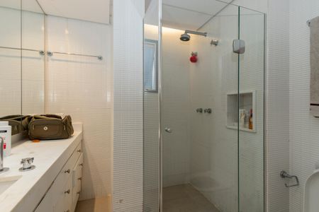 Apartamento à venda com 80m², 2 quartos e 2 vagasBanheiro da Suíte 1